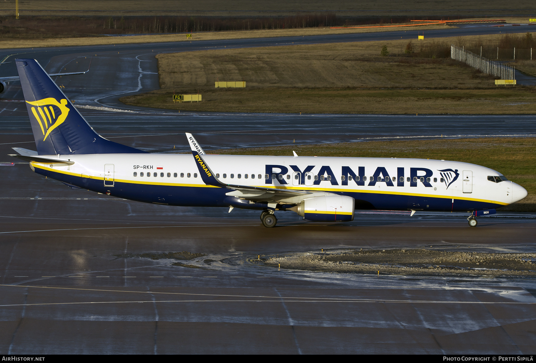 Aircraft Photo of SP-RKH | Boeing 737-800 | Ryanair | AirHistory.net #415422