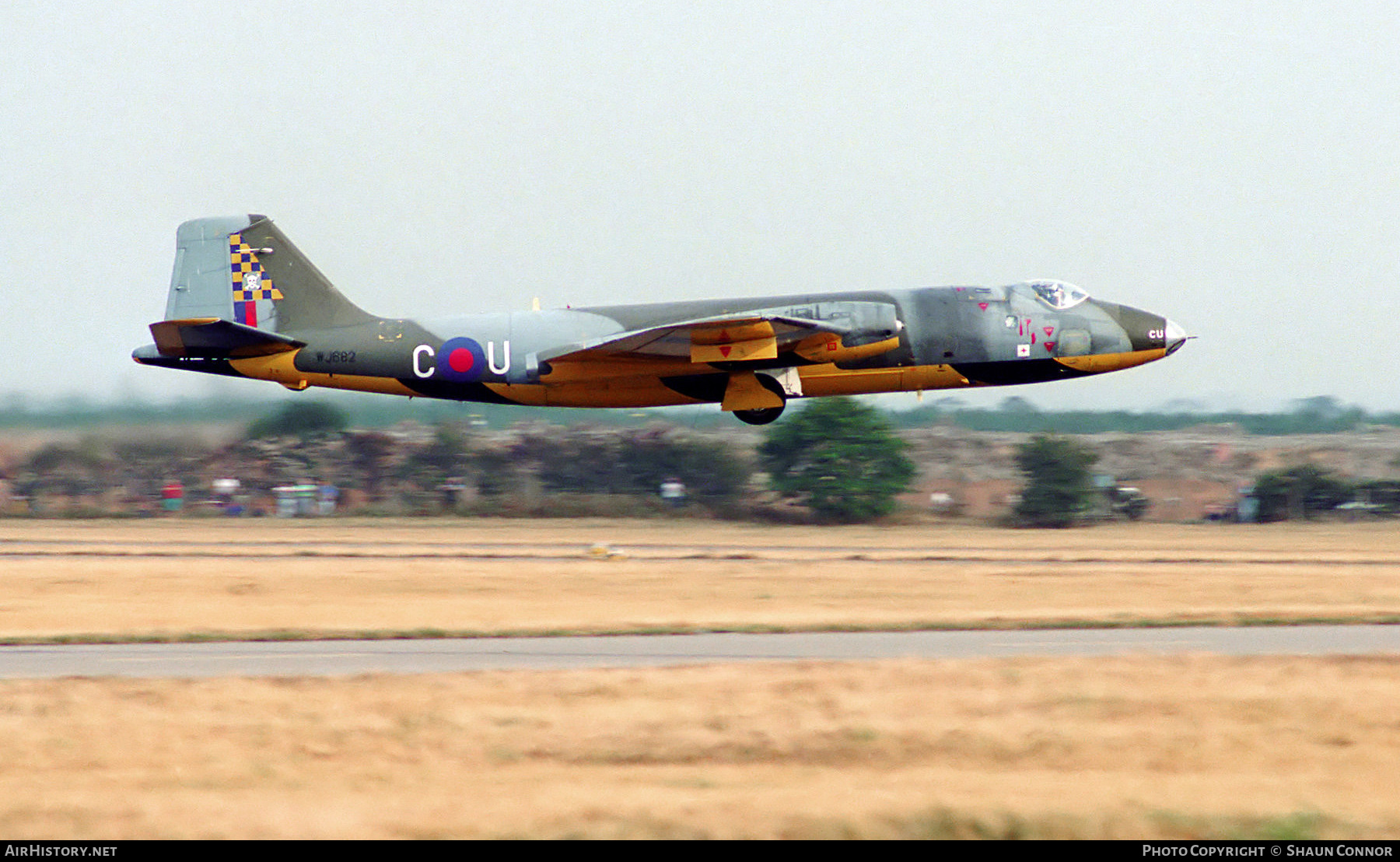 Aircraft Photo of WJ682 | English Electric Canberra TT18 | UK - Air Force | AirHistory.net #415656