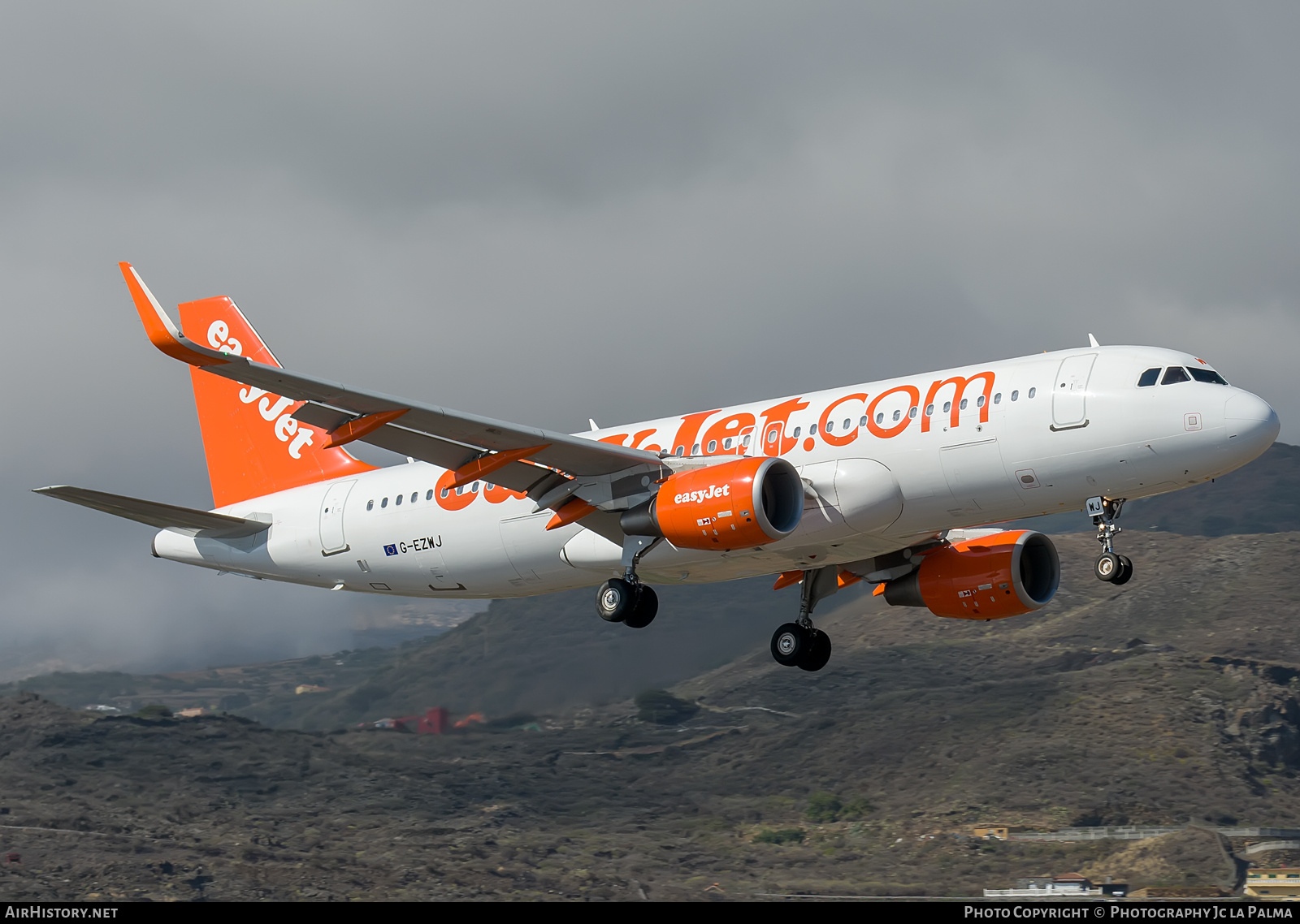 Aircraft Photo of G-EZWJ | Airbus A320-214 | EasyJet | AirHistory.net #415683