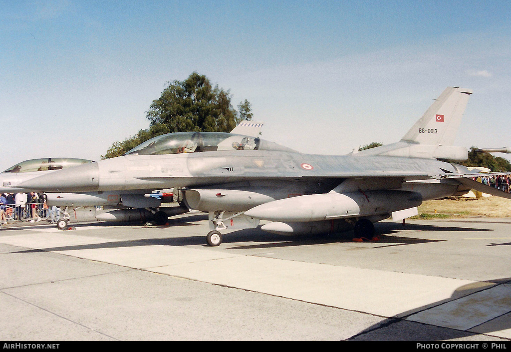 Aircraft Photo of 88-0013 | General Dynamics F-16D Fighting Falcon | Turkey - Air Force | AirHistory.net #415842