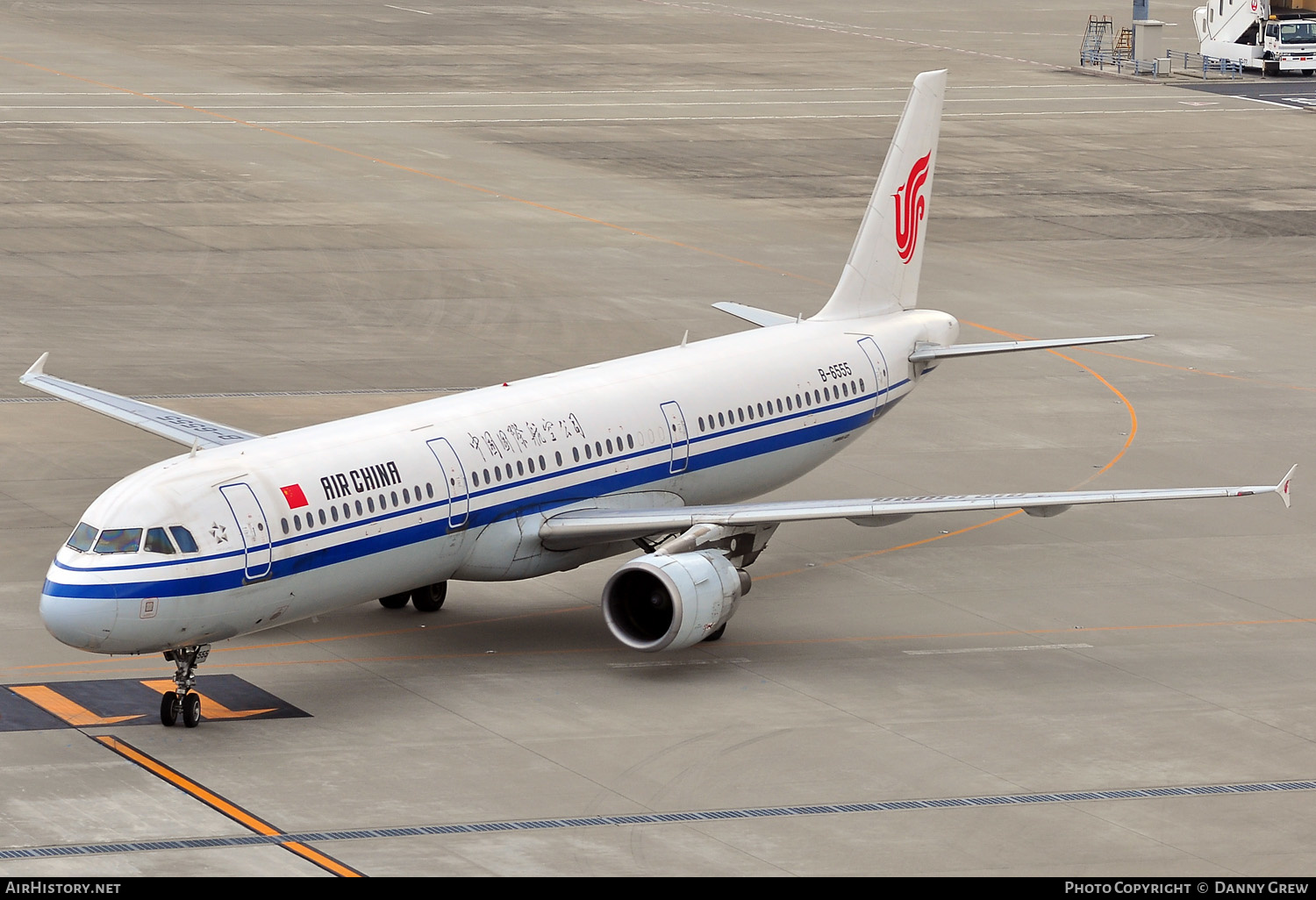 Aircraft Photo of B-6555 | Airbus A321-213 | Air China | AirHistory.net #415865