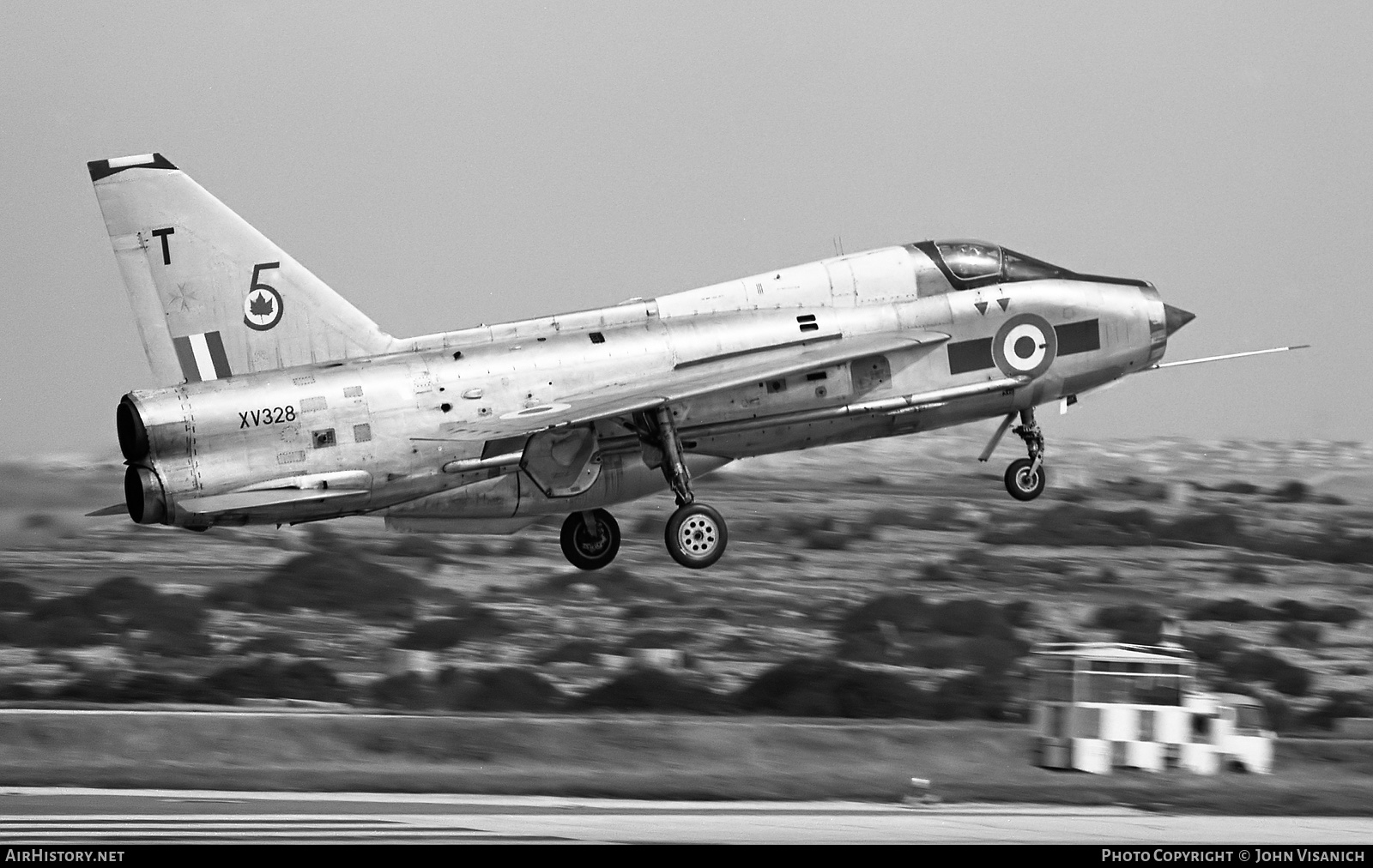 Aircraft Photo of XV328 | English Electric Lightning T5 | UK - Air Force | AirHistory.net #415914