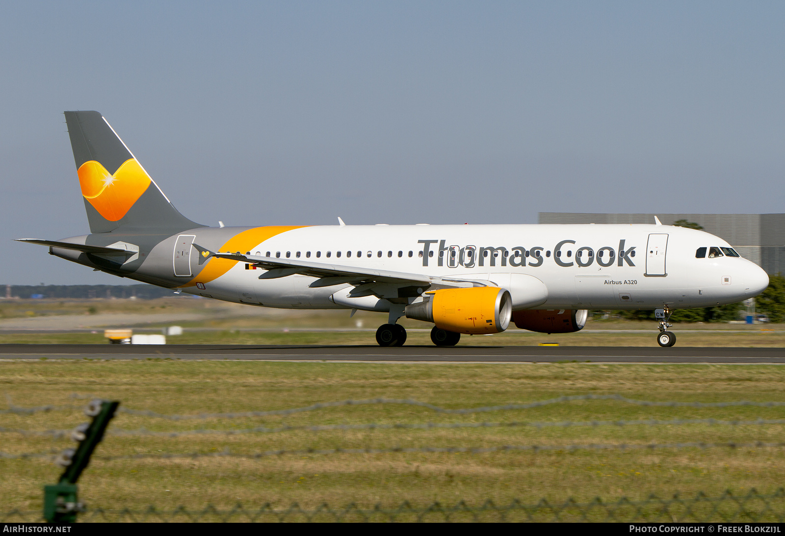 Aircraft Photo of OO-TCW | Airbus A320-214 | Thomas Cook Airlines | AirHistory.net #416035