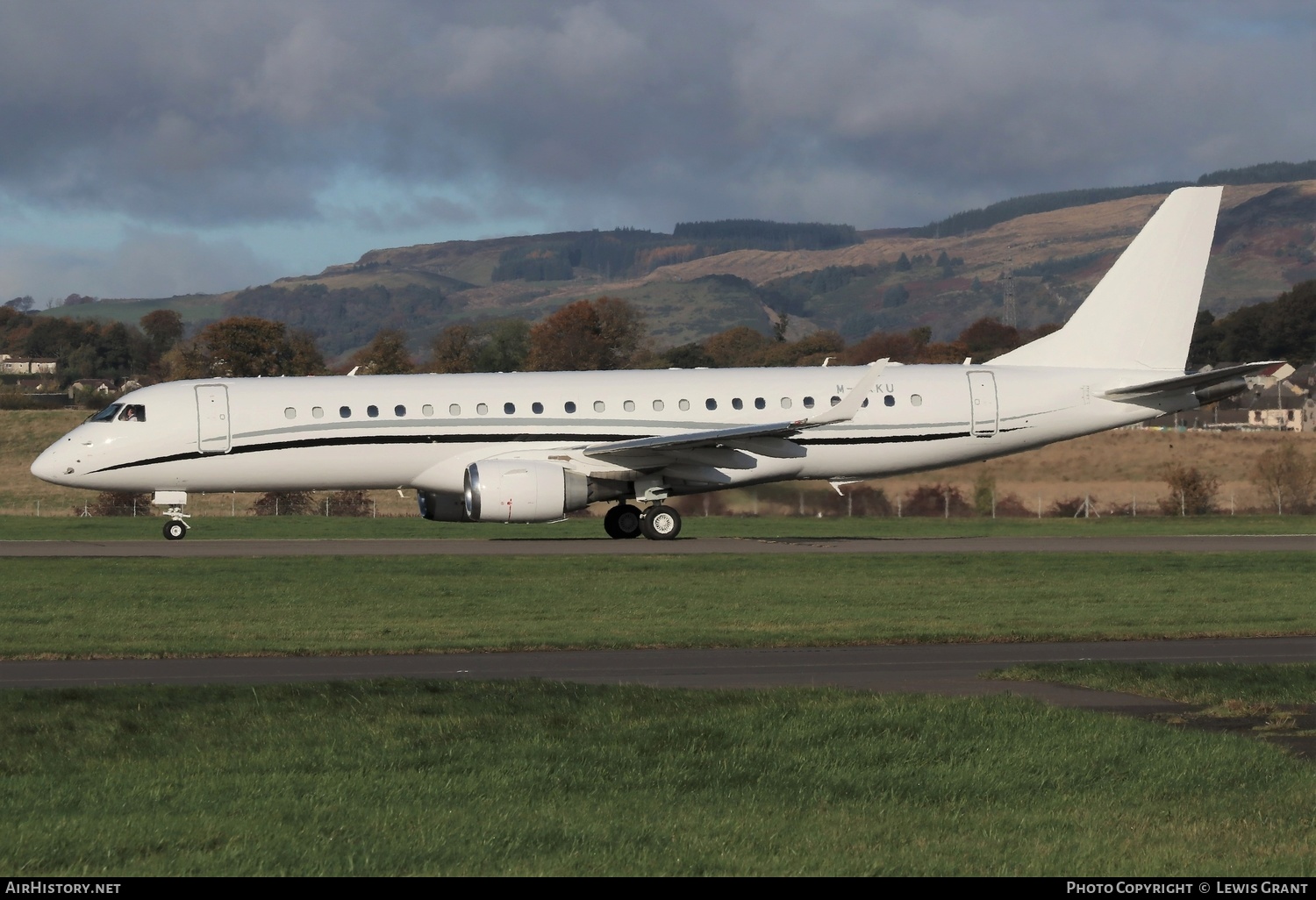 Aircraft Photo of M-AKKU | Embraer Lineage 1000 (ERJ-190-100ECJ) | AirHistory.net #416072