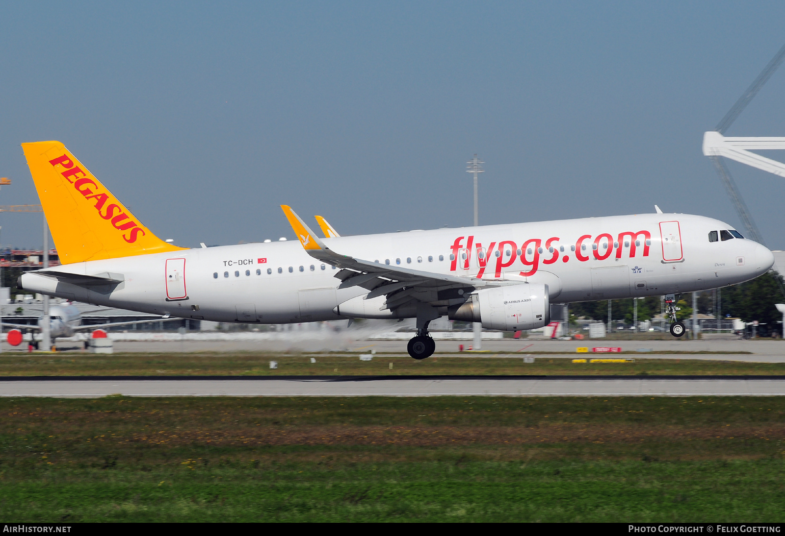 Aircraft Photo of TC-DCH | Airbus A320-216 | Pegasus Airlines | AirHistory.net #416140