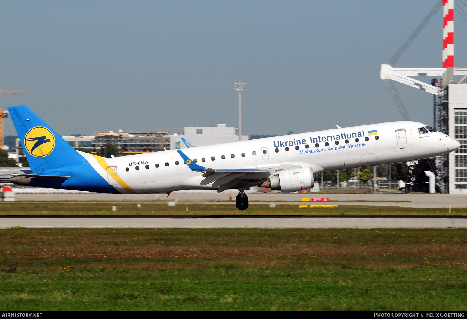 Aircraft Photo of UR-EMA | Embraer 190STD (ERJ-190-100STD) | Ukraine International Airlines | AirHistory.net #416155