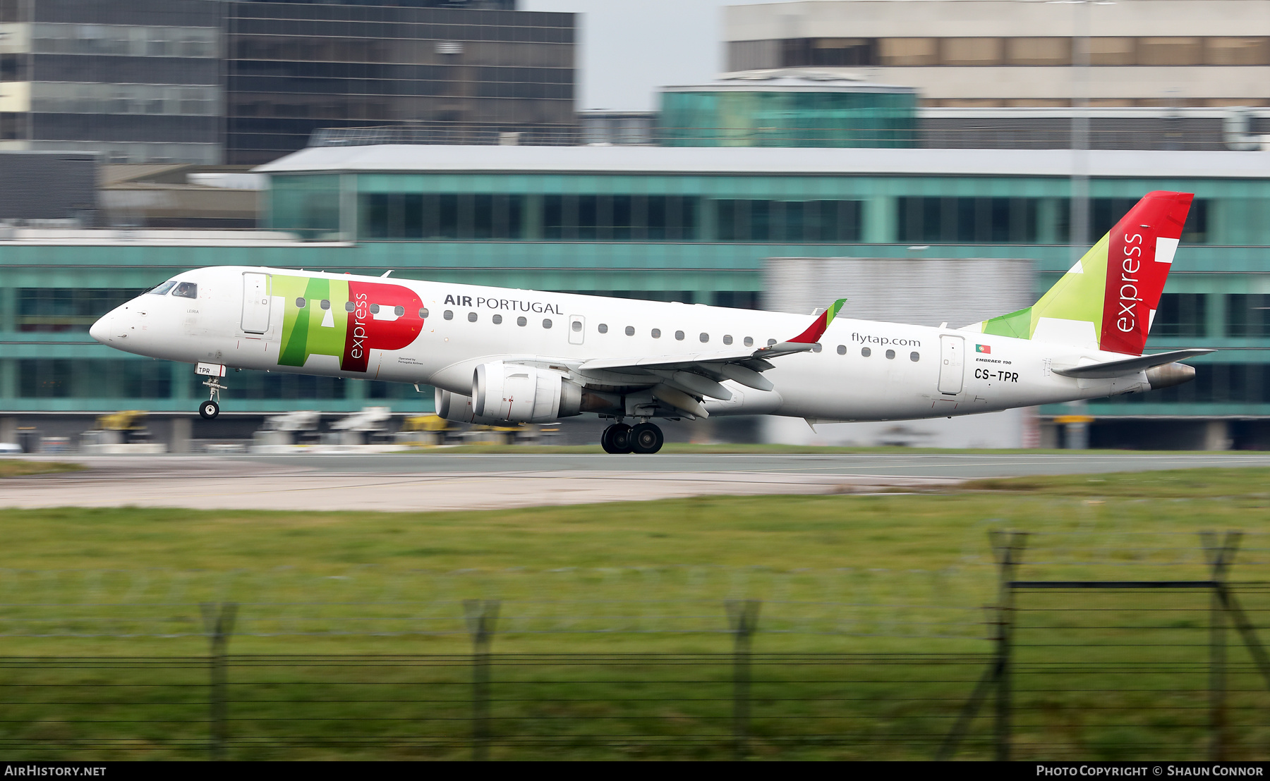 Aircraft Photo of CS-TPR | Embraer 190LR (ERJ-190-100LR) | TAP Air Portugal Express | AirHistory.net #416197