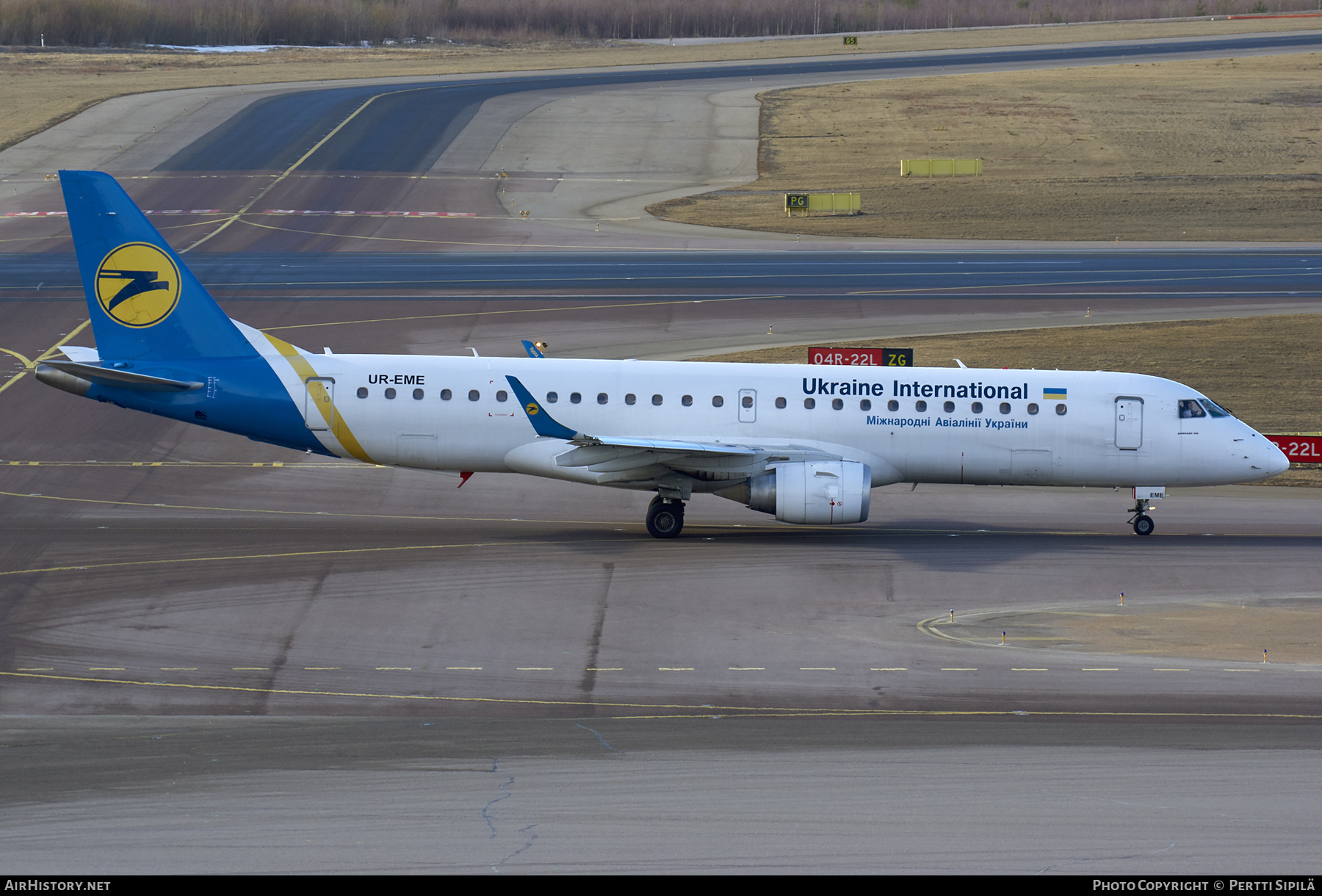 Aircraft Photo of UR-EME | Embraer 190STD (ERJ-190-100STD) | Ukraine International Airlines | AirHistory.net #416219