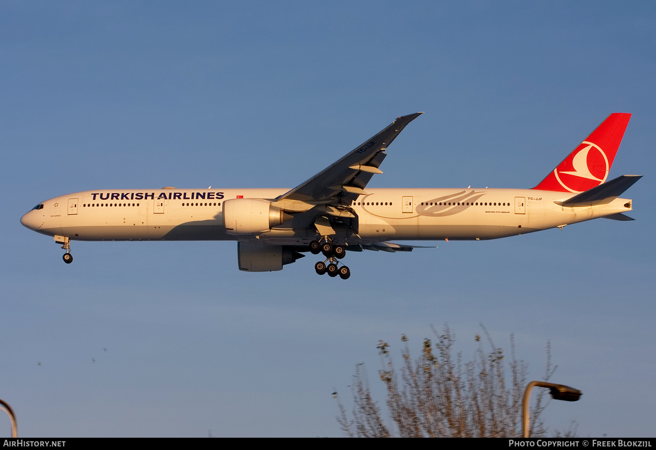 Aircraft Photo of TC-JJF | Boeing 777-3F2/ER | Turkish Airlines | AirHistory.net #416227