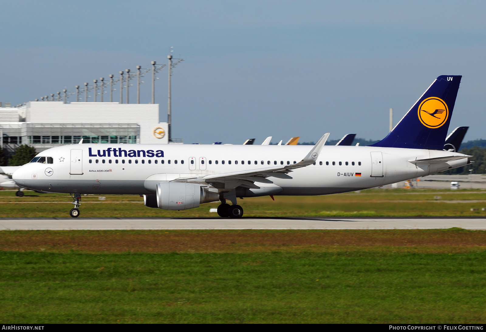 Aircraft Photo of D-AIUV | Airbus A320-214 | Lufthansa | AirHistory.net #416442