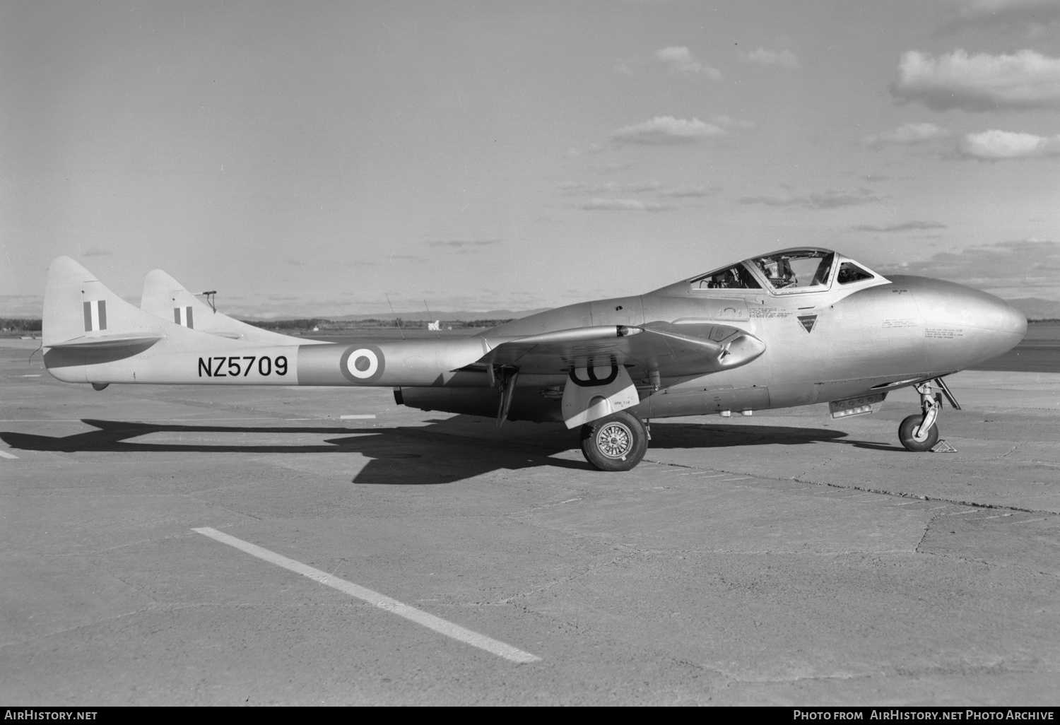 Aircraft Photo of NZ5709 | De Havilland D.H. 115 Vampire T11 | New Zealand - Air Force | AirHistory.net #416638