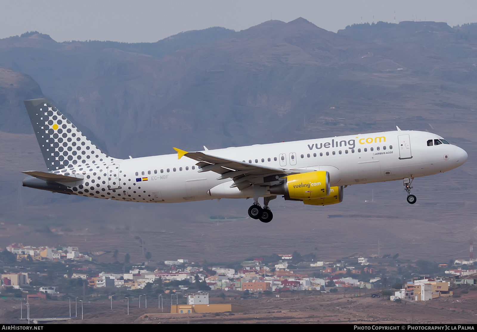 Aircraft Photo of EC-MBF | Airbus A320-214 | Vueling Airlines | AirHistory.net #416667