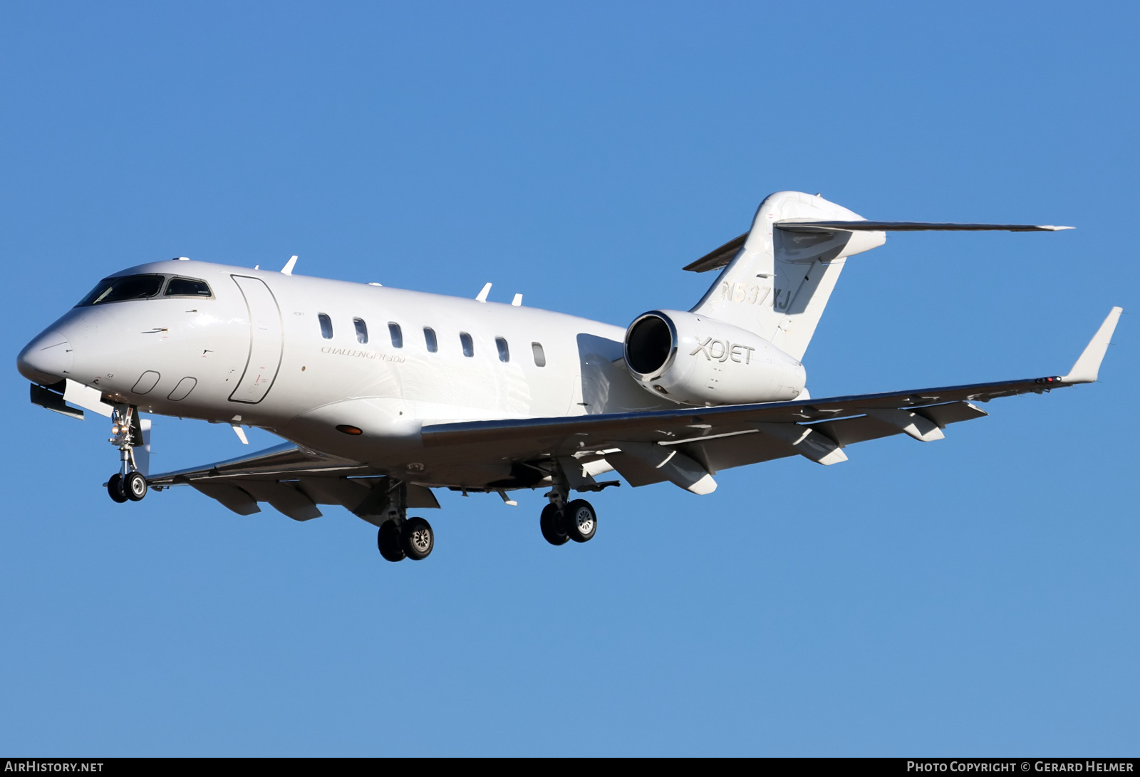 Aircraft Photo of N537XJ | Bombardier Challenger 300 (BD-100-1A10) | XOJet | AirHistory.net #416695
