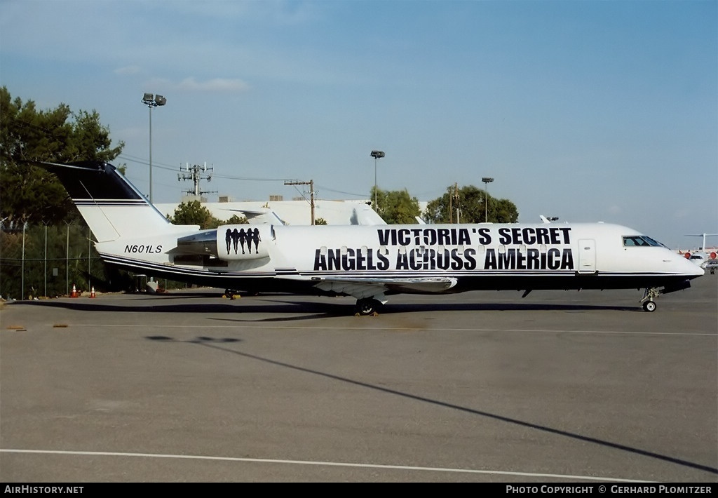 Aircraft Photo of N601LS | Canadair CRJ-100SE (CL-600-2B19) | Victoria's Secret | AirHistory.net #417154