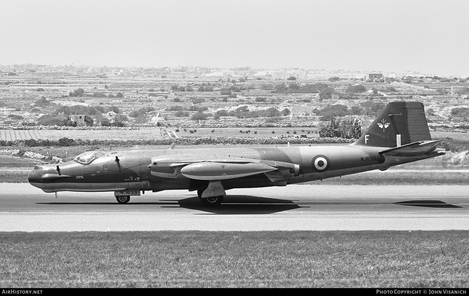 Aircraft Photo of WJ633 | English Electric Canberra T17 | UK - Air Force | AirHistory.net #417204