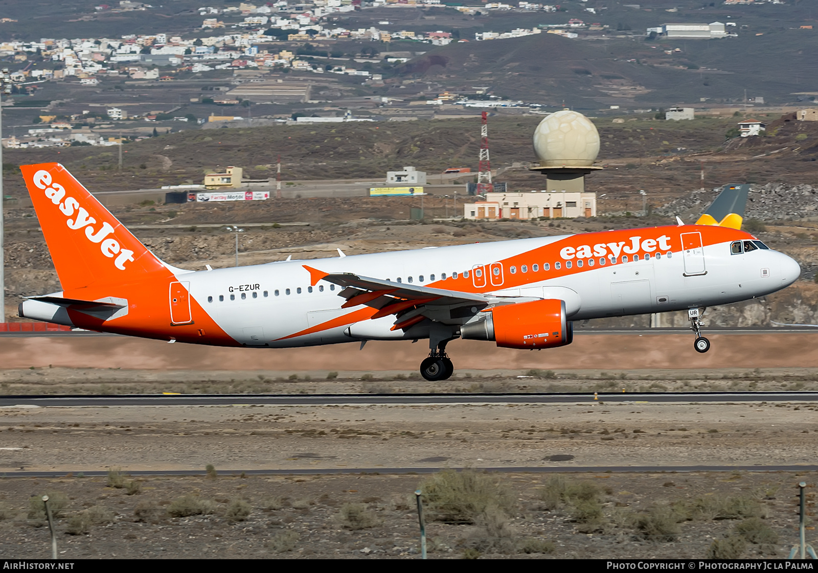Aircraft Photo of G-EZUR | Airbus A320-214 | EasyJet | AirHistory.net #417208