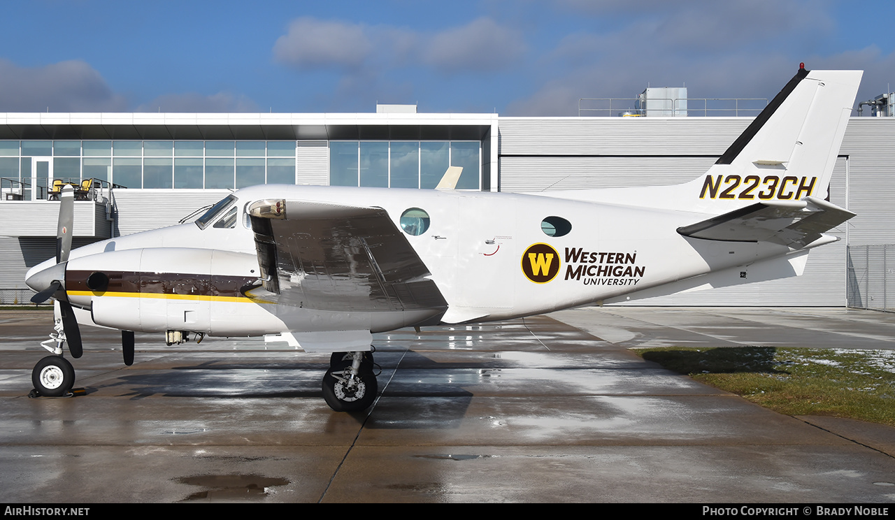 Aircraft Photo of N223CH | Beech B90 King Air | Western Michigan University - WMU | AirHistory.net #417281