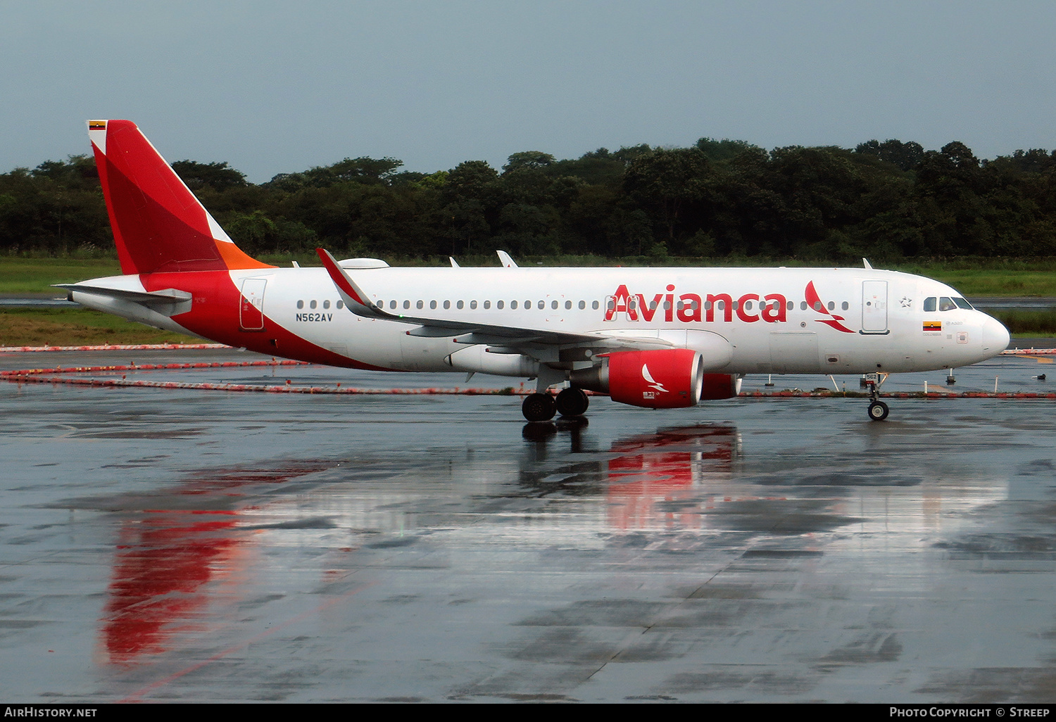 Aircraft Photo of N562AV | Airbus A320-214 | Avianca | AirHistory.net #417313