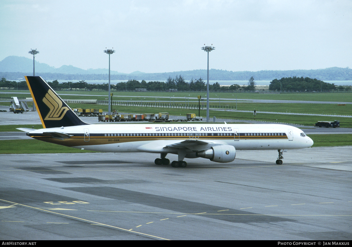 Aircraft Photo of 9V-SGK | Boeing 757-212 | Singapore Airlines | AirHistory.net #417314