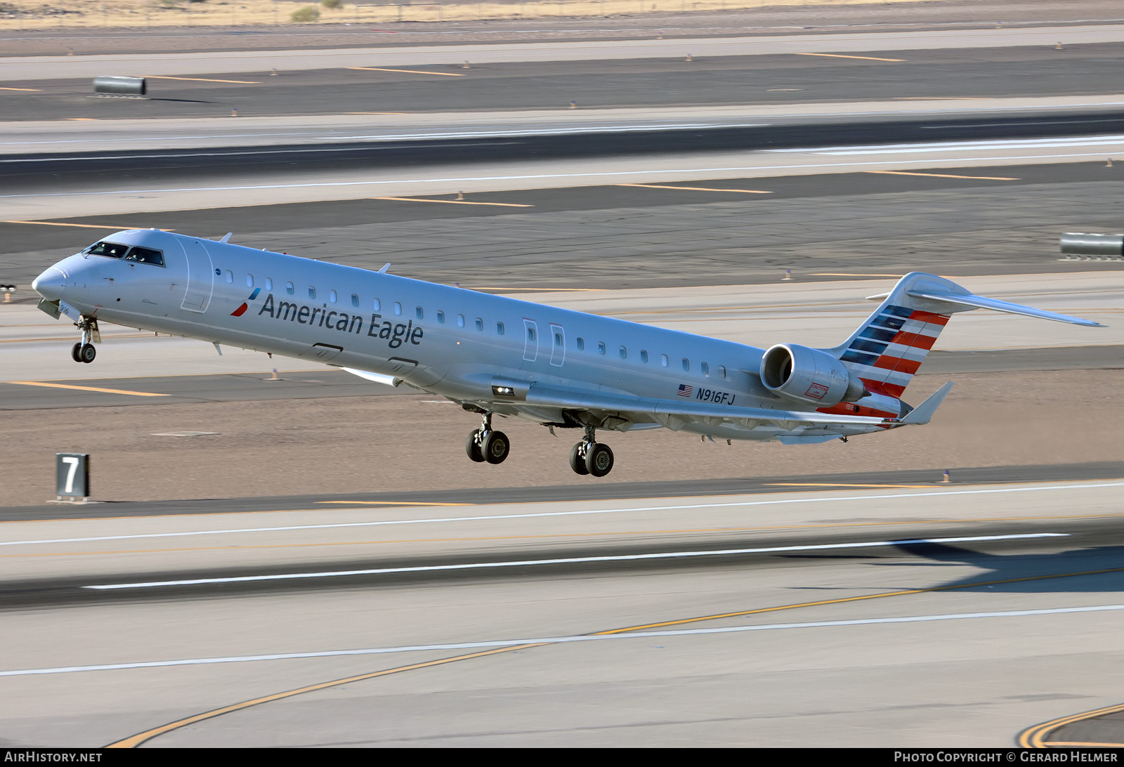 Aircraft Photo of N916FJ | Bombardier CRJ-900LR (CL-600-2D24) | American Eagle | AirHistory.net #417370