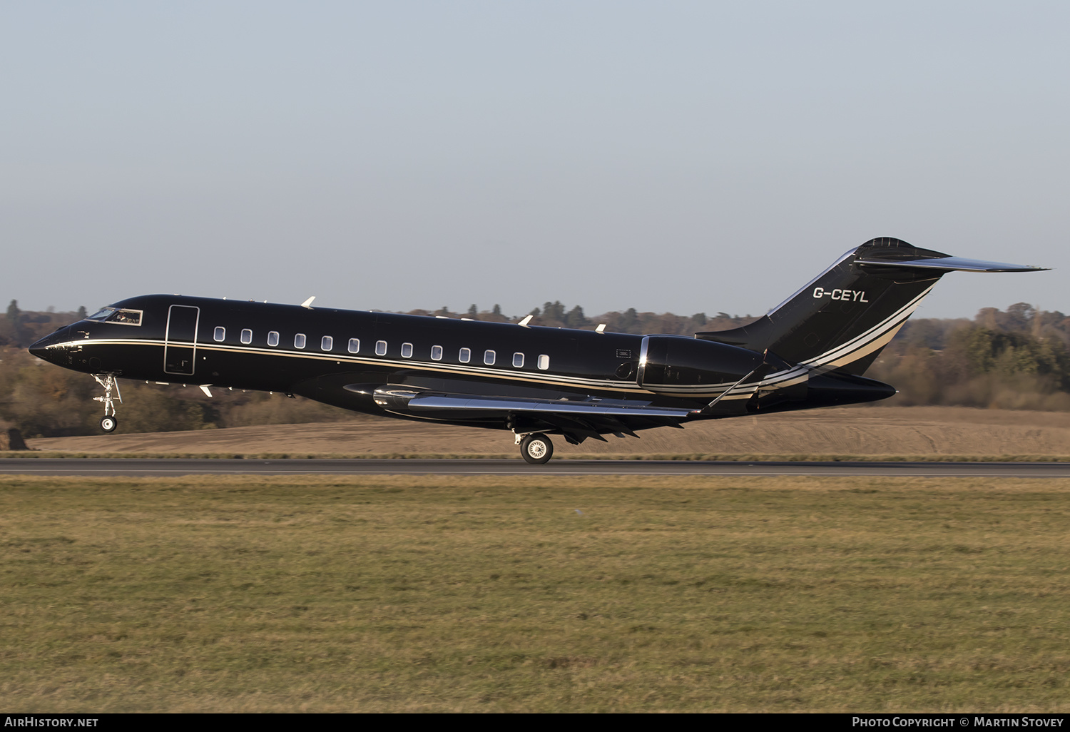 Aircraft Photo of G-CEYL | Bombardier Global Express (BD-700-1A10) | AirHistory.net #417380