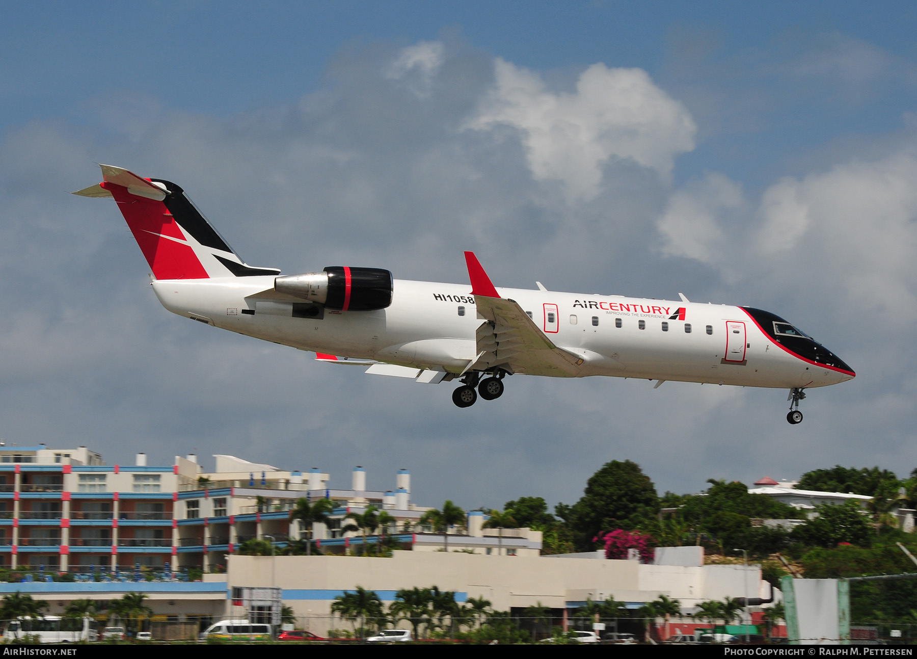 Aircraft Photo of HI1058 | Bombardier CRJ-200ER (CL-600-2B19) | ACSA - Air Century | AirHistory.net #417734