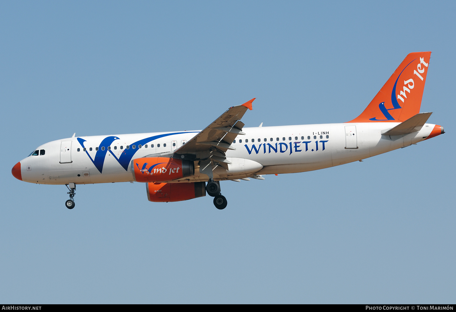 Aircraft Photo of I-LINH | Airbus A320-231 | Wind Jet | AirHistory.net #417912