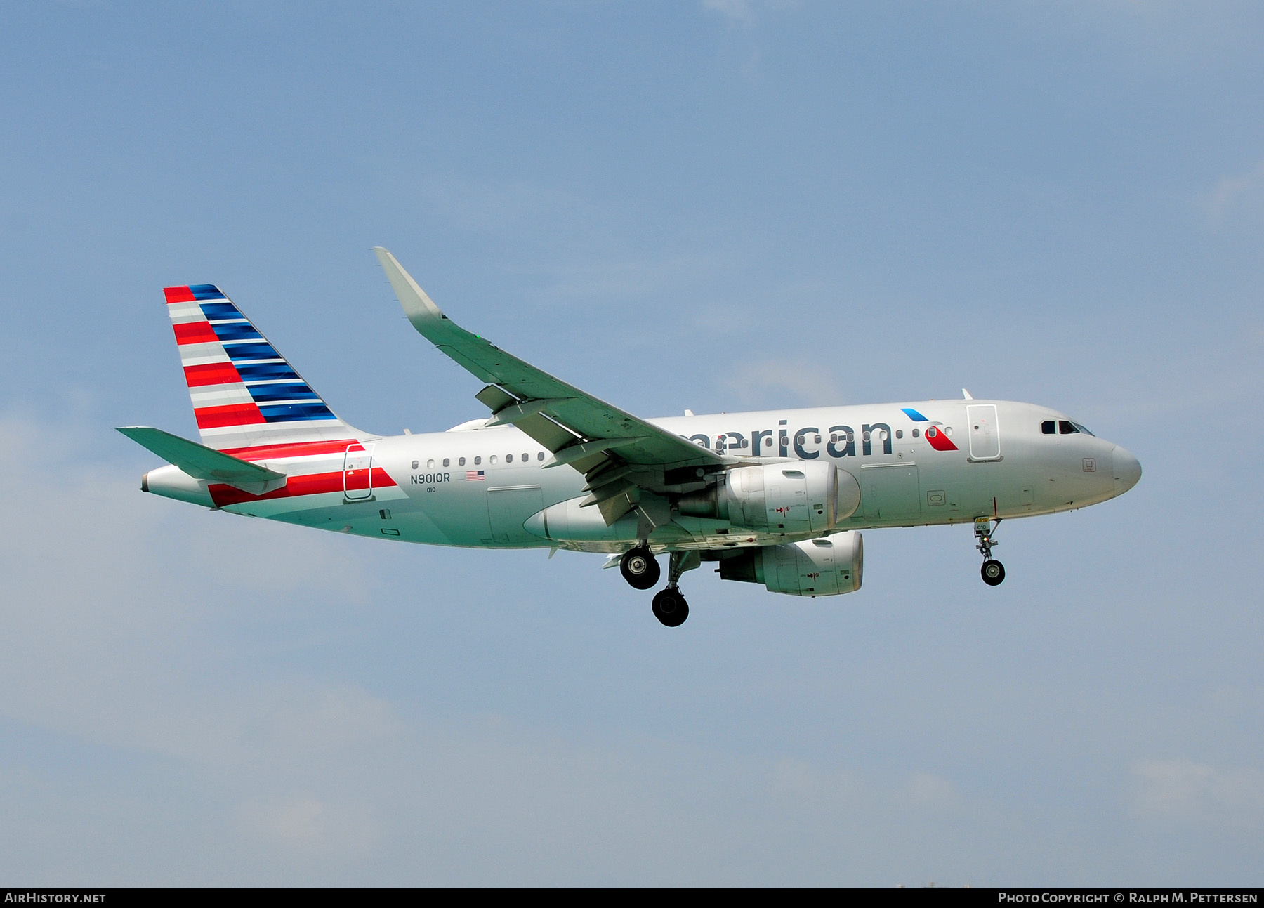 Aircraft Photo of N9010R | Airbus A319-115 | American Airlines | AirHistory.net #418128