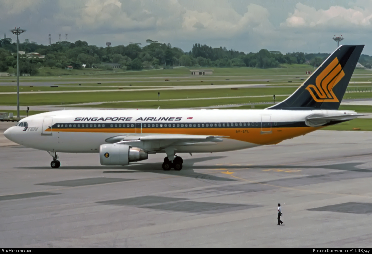 Aircraft Photo of 9V-STL | Airbus A310-222 | Singapore Airlines | AirHistory.net #418134