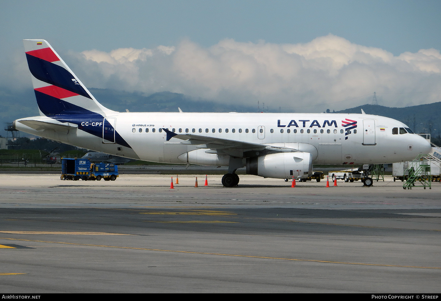 Aircraft Photo of CC-CPF | Airbus A319-132 | LATAM Airlines | AirHistory.net #418233