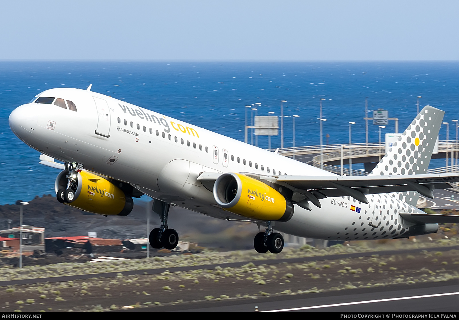 Aircraft Photo of EC-MOG | Airbus A320-232 | Vueling Airlines | AirHistory.net #418311