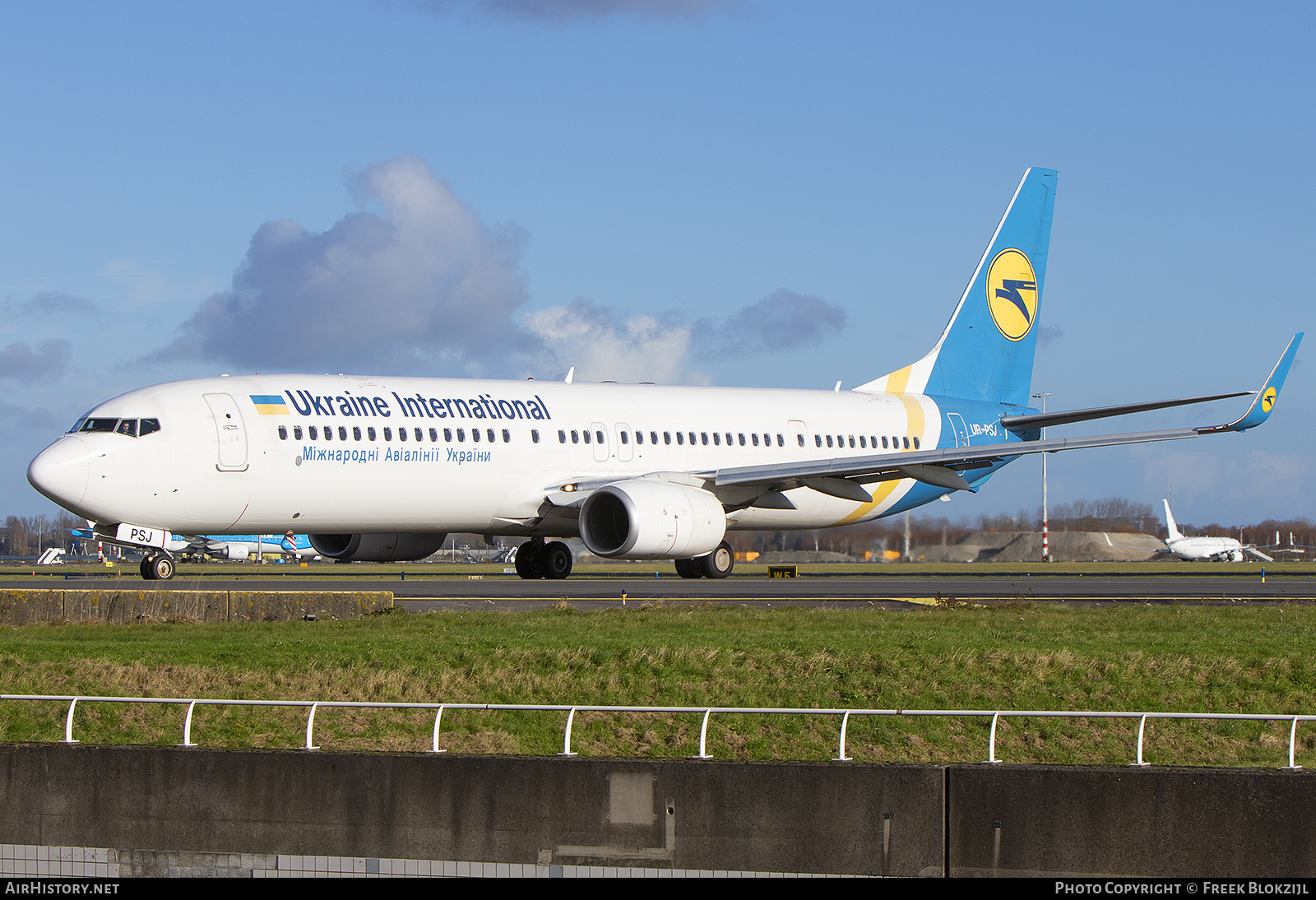 Aircraft Photo of UR-PSJ | Boeing 737-9KV/ER | Ukraine International Airlines | AirHistory.net #418369