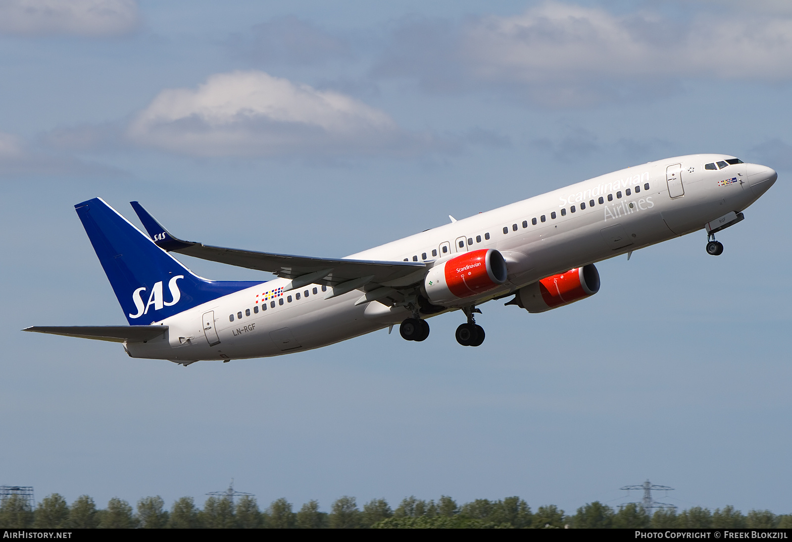 Aircraft Photo of LN-RGF | Boeing 737-86N | Scandinavian Airlines - SAS | AirHistory.net #418426