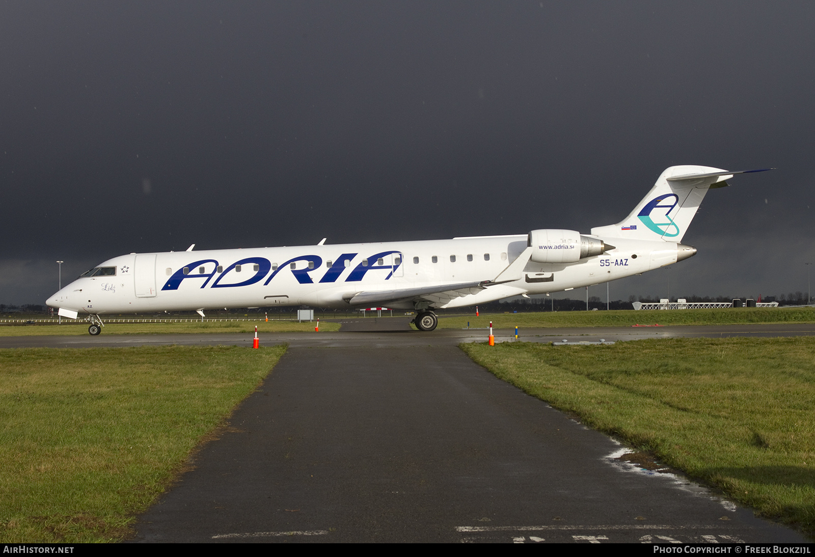 Aircraft Photo of S5-AAZ | Bombardier CRJ-701ER (CL-600-2C10) | Adria Airways | AirHistory.net #418512