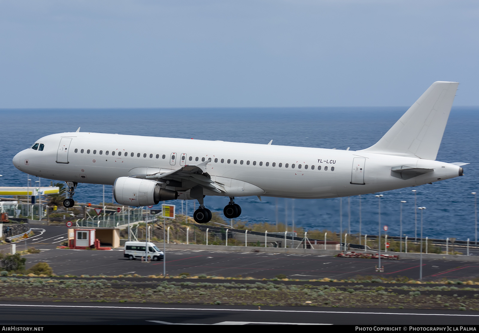 Aircraft Photo of YL-LCU | Airbus A320-214 | AirHistory.net #418765