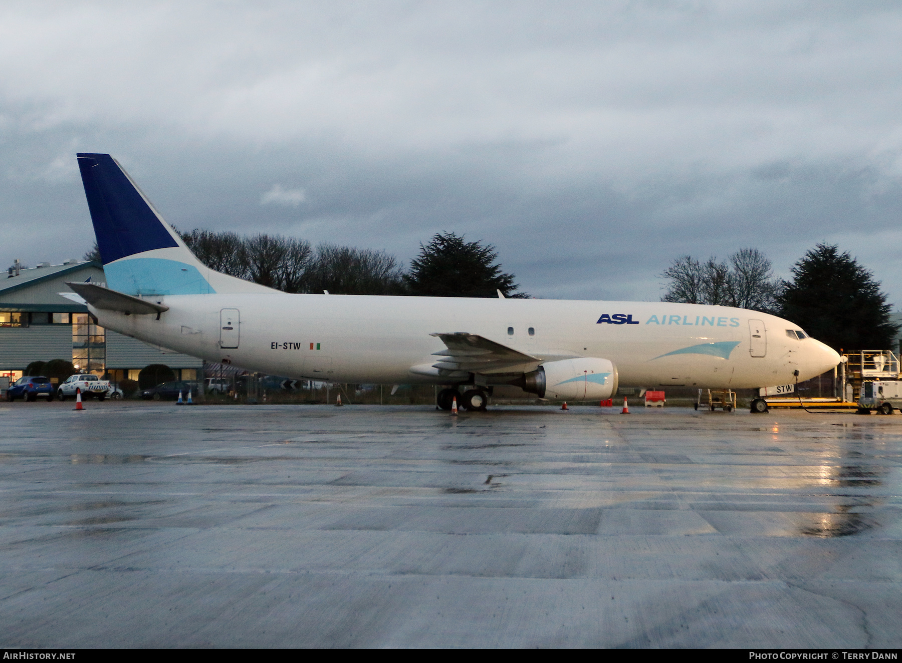 Aircraft Photo of EI-STW | Boeing 737-4M0(SF) | ASL Airlines | AirHistory.net #418809