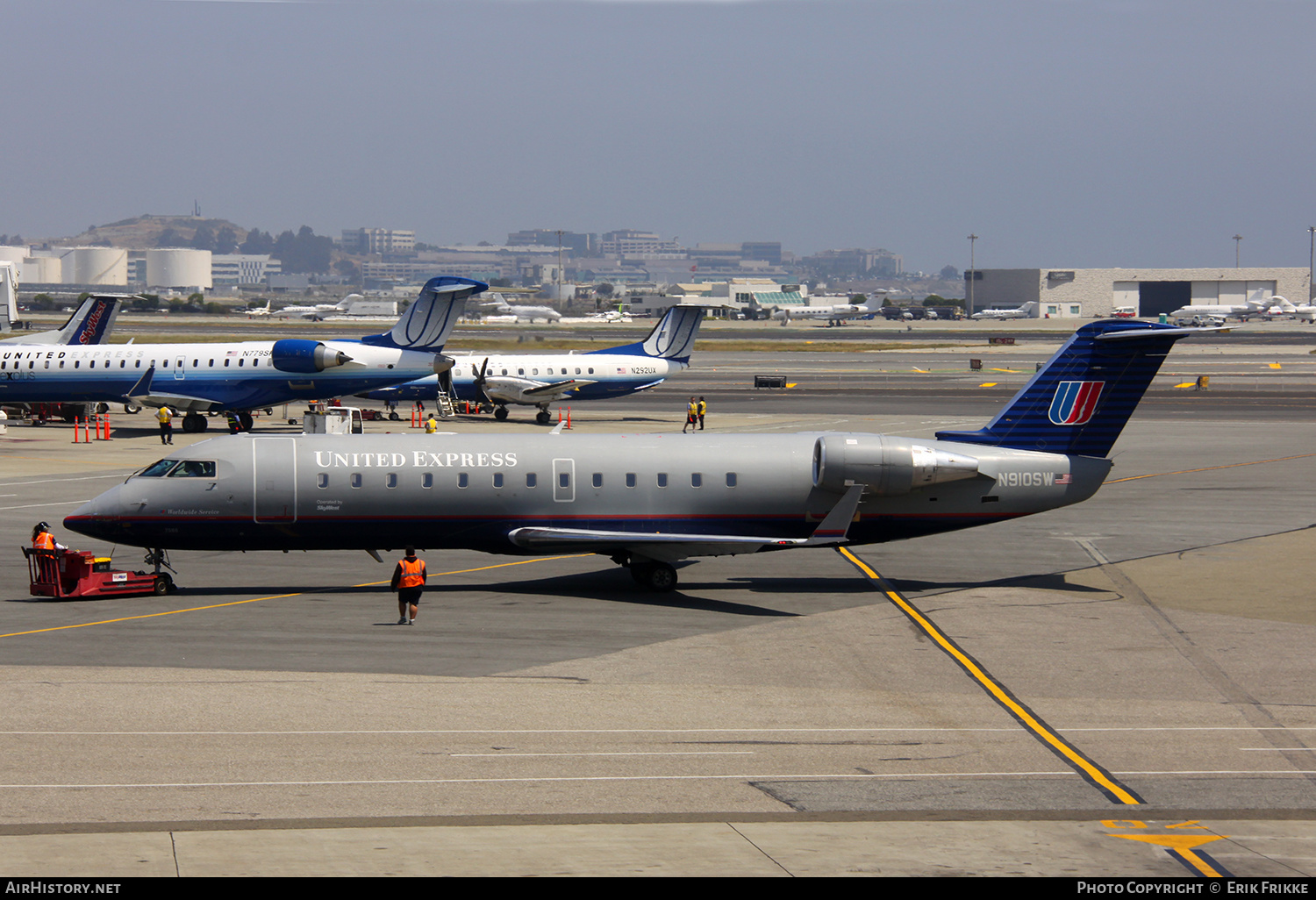 Aircraft Photo of N910SW | Bombardier CRJ-200LR (CL-600-2B19) | United Express | AirHistory.net #418911