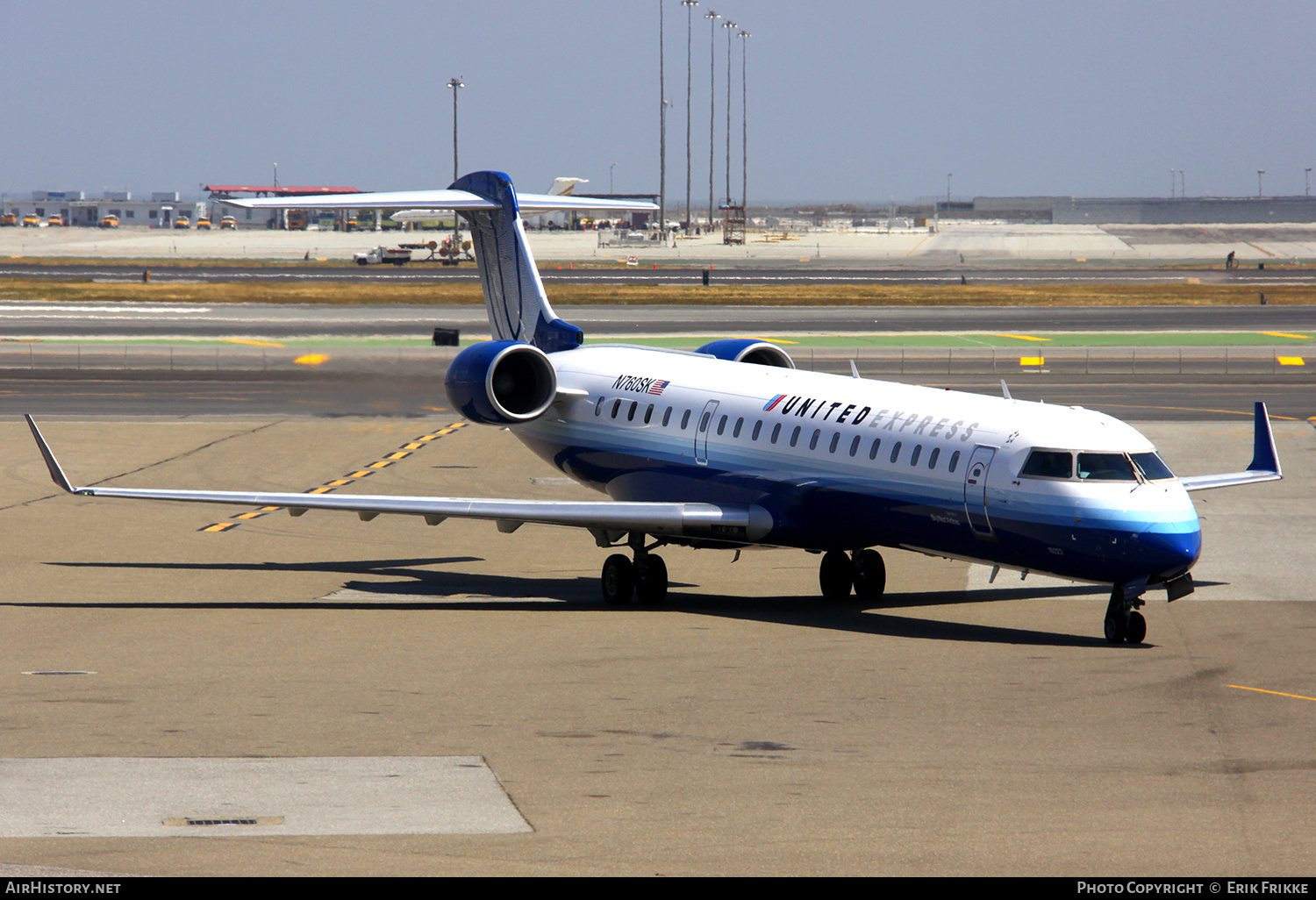 Aircraft Photo of N760SK | Bombardier CRJ-701ER (CL-600-2C10) | United Express | AirHistory.net #418914