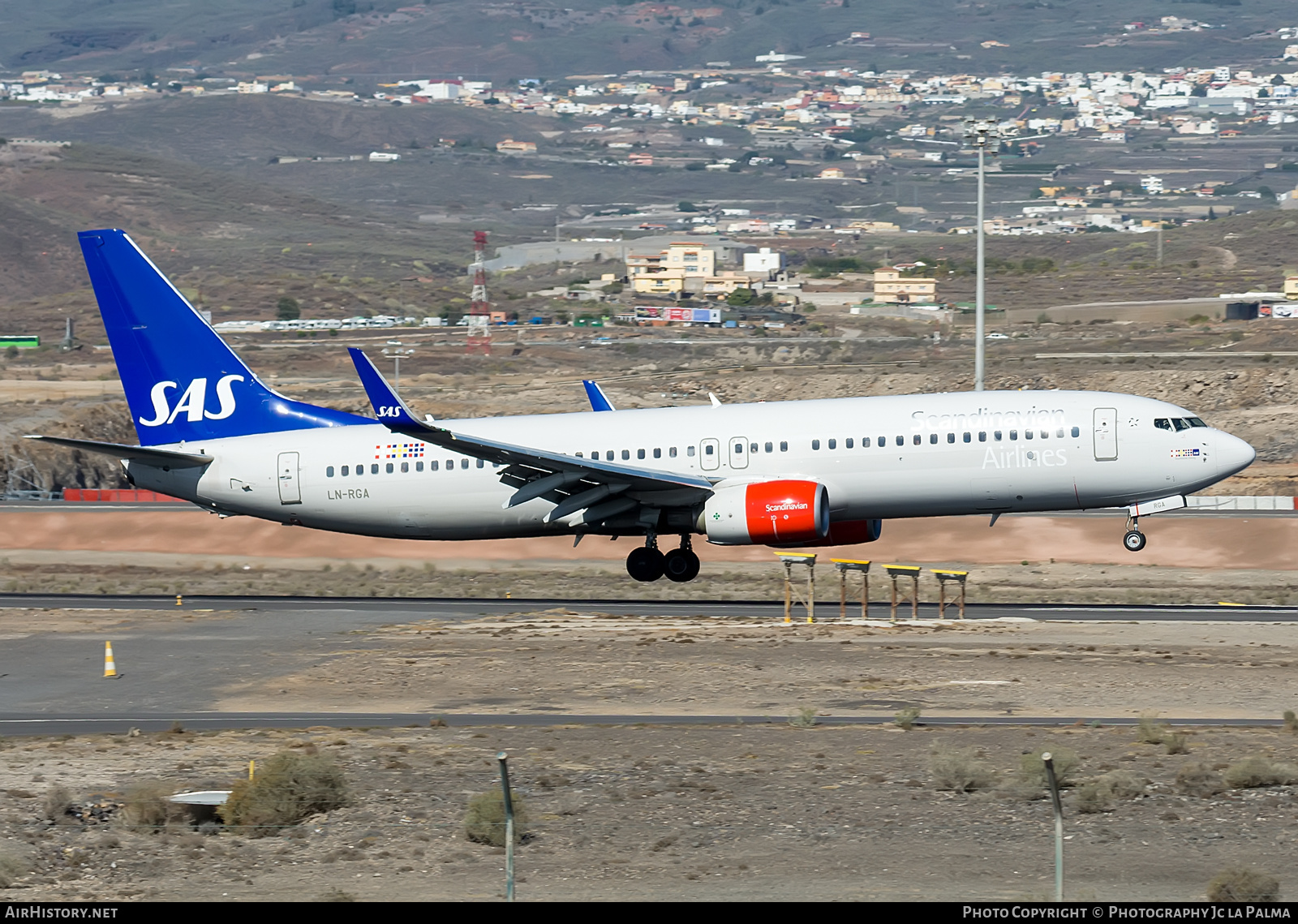Aircraft Photo of LN-RGA | Boeing 737-86N | Scandinavian Airlines - SAS | AirHistory.net #418961