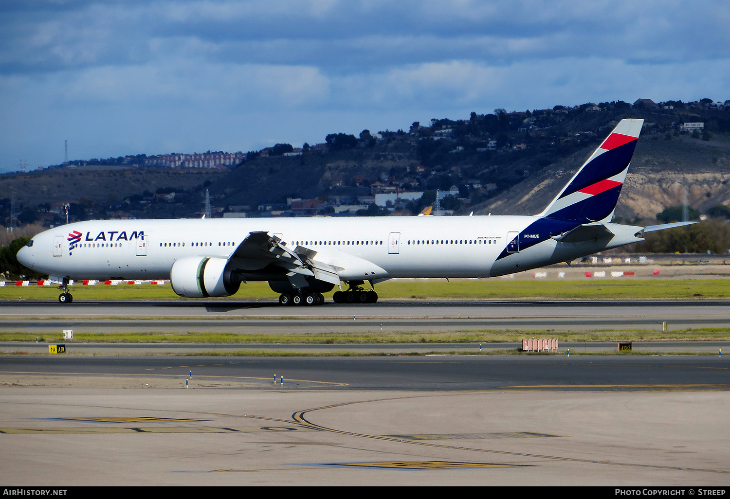 Aircraft Photo of PT-MUE | Boeing 777-32W/ER | LATAM Airlines | AirHistory.net #419028