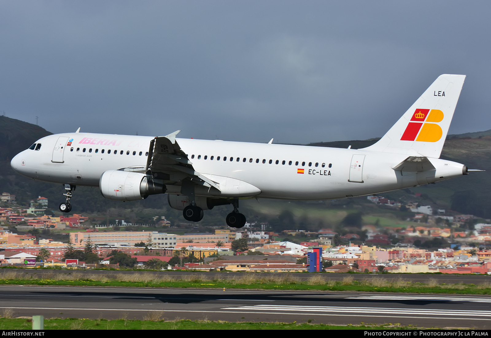 Aircraft Photo of EC-LEA | Airbus A320-214 | Iberia Express | AirHistory.net #419045