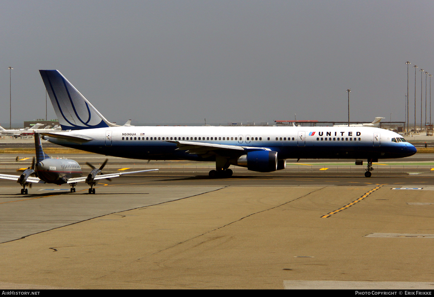 Aircraft Photo of N596UA | Boeing 757-222 | United Airlines | AirHistory.net #419174