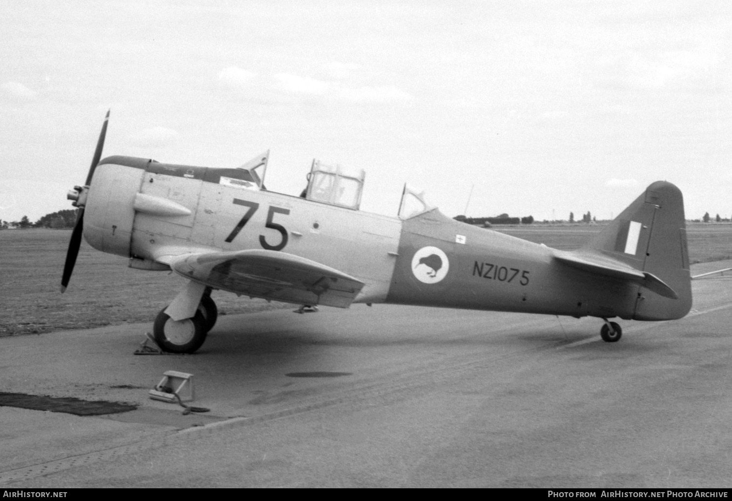 Aircraft Photo of NZ1075 | North American AT-6D Harvard III | New Zealand - Air Force | AirHistory.net #419223