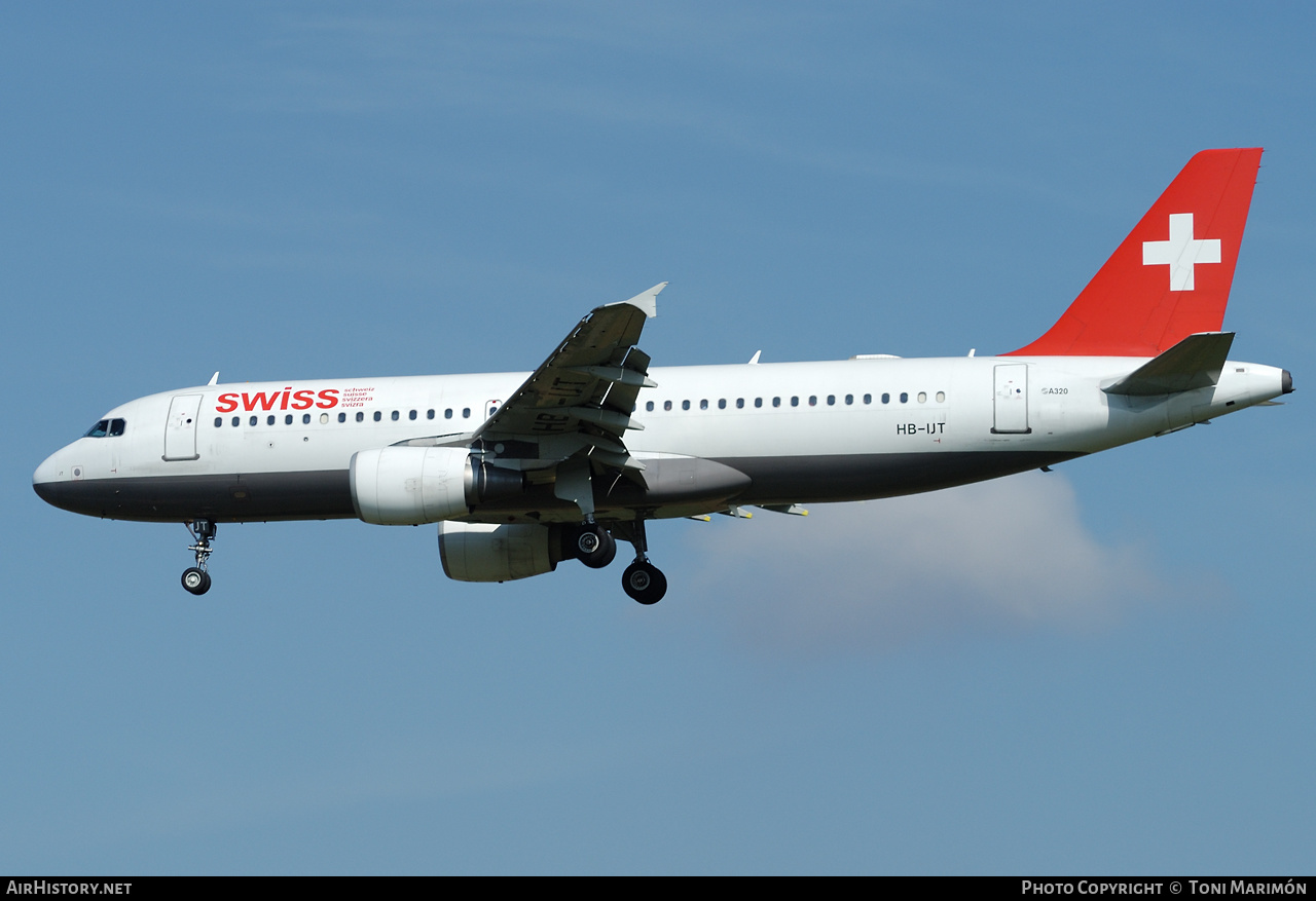 Aircraft Photo of HB-IJT | Airbus A320-214 | Swiss International Air Lines | AirHistory.net #419403