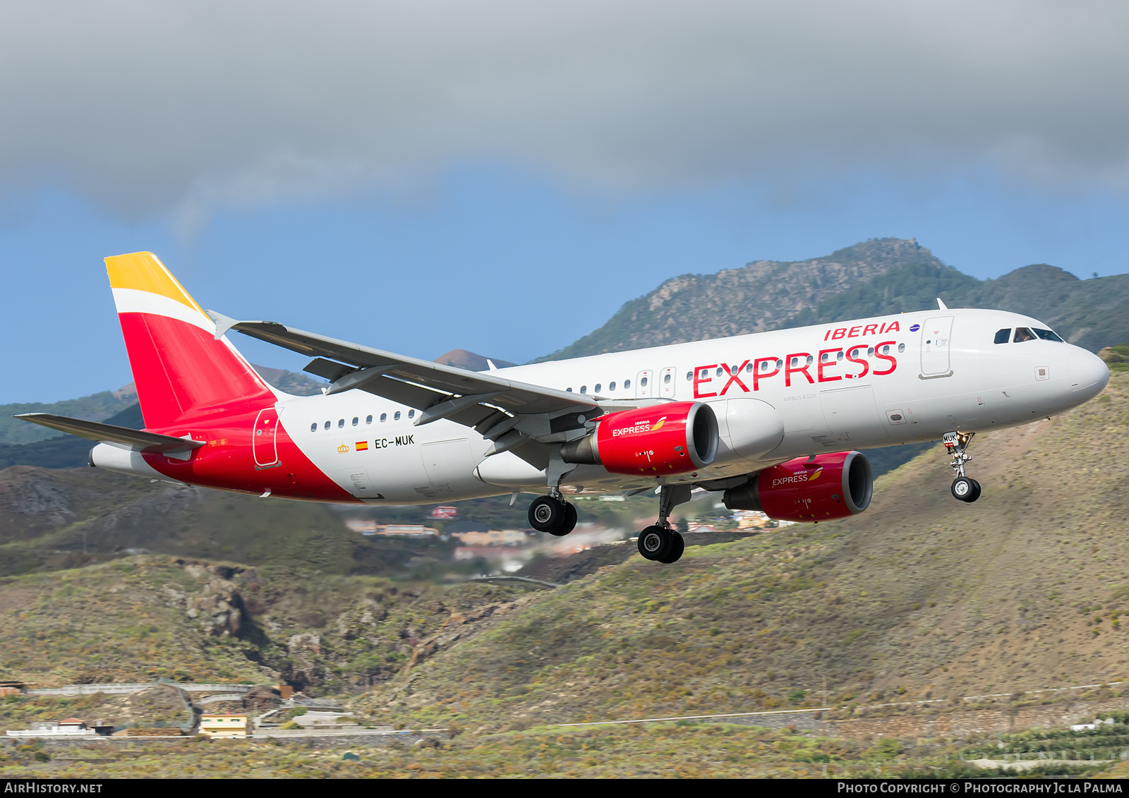 Aircraft Photo of EC-MUK | Airbus A320-214 | Iberia Express | AirHistory.net #419515