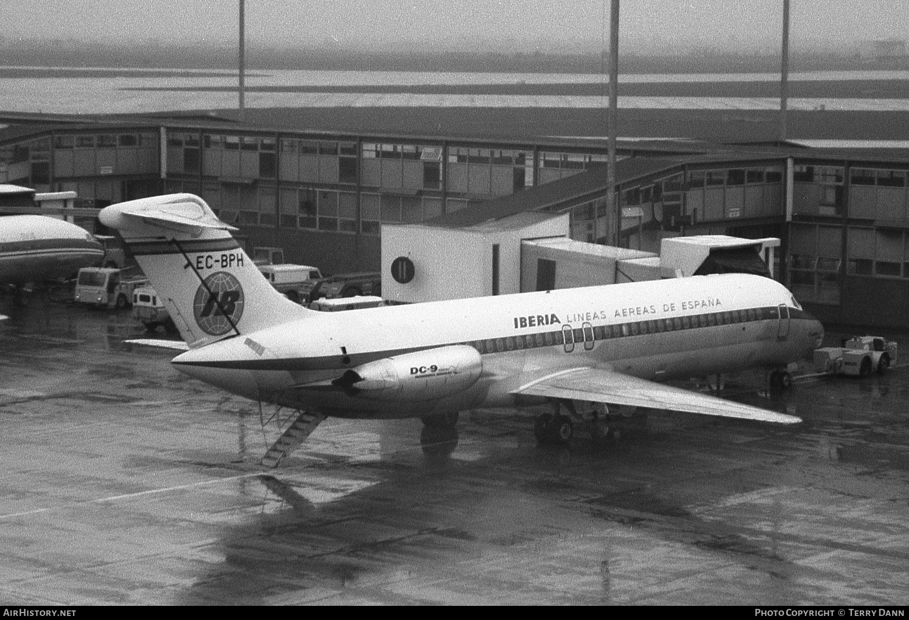 Aircraft Photo of EC-BPH | McDonnell Douglas DC-9-32 | Iberia | AirHistory.net #419638