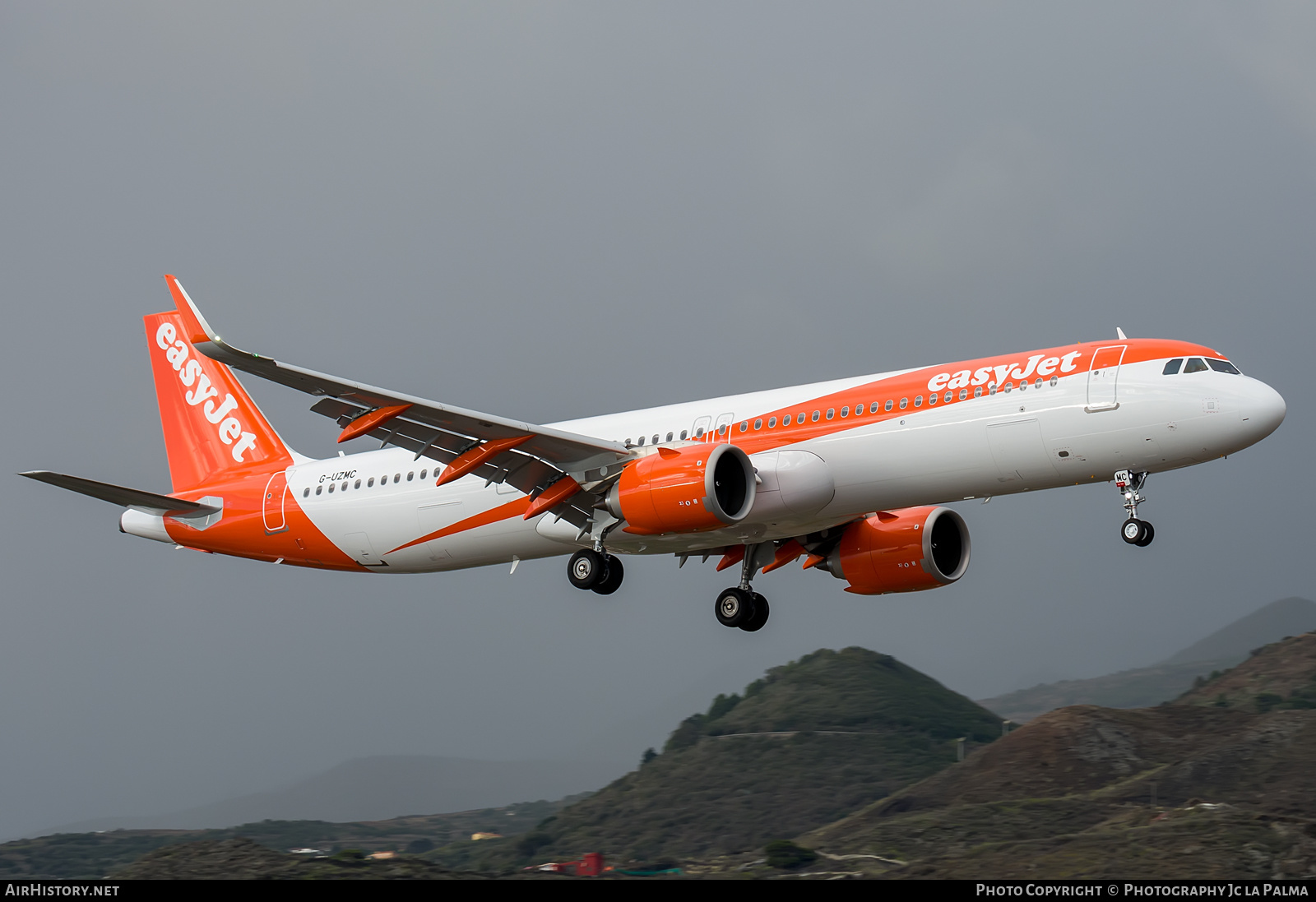 Aircraft Photo of G-UZMC | Airbus A321-251NX | EasyJet | AirHistory.net #419734