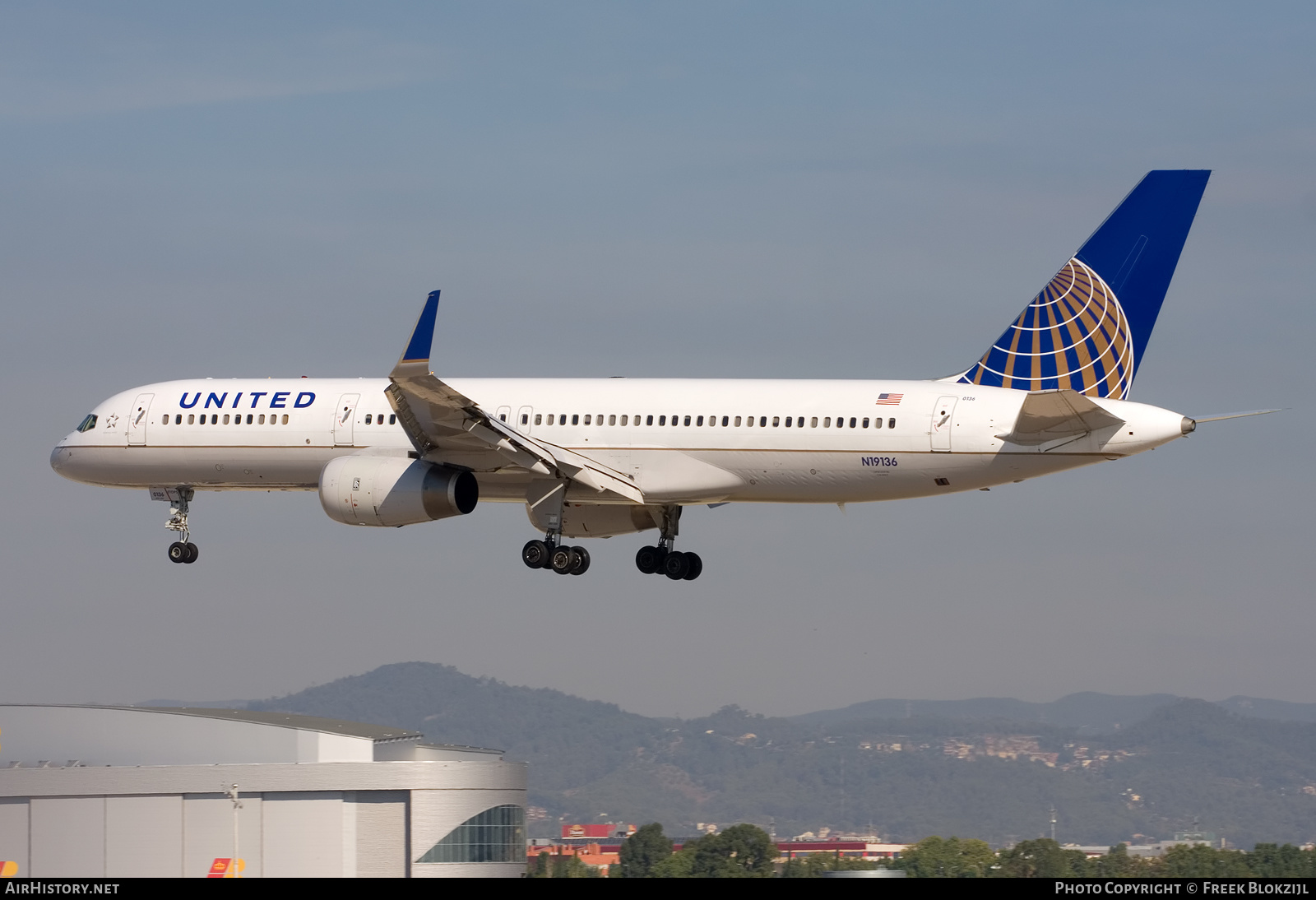 Aircraft Photo of N19136 | Boeing 757-224 | United Airlines | AirHistory.net #419795