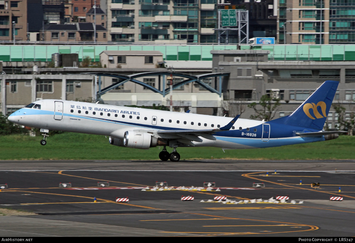 Aircraft Photo of B-16826 | Embraer 190AR (ERJ-190-100IGW) | Mandarin Airlines | AirHistory.net #420430