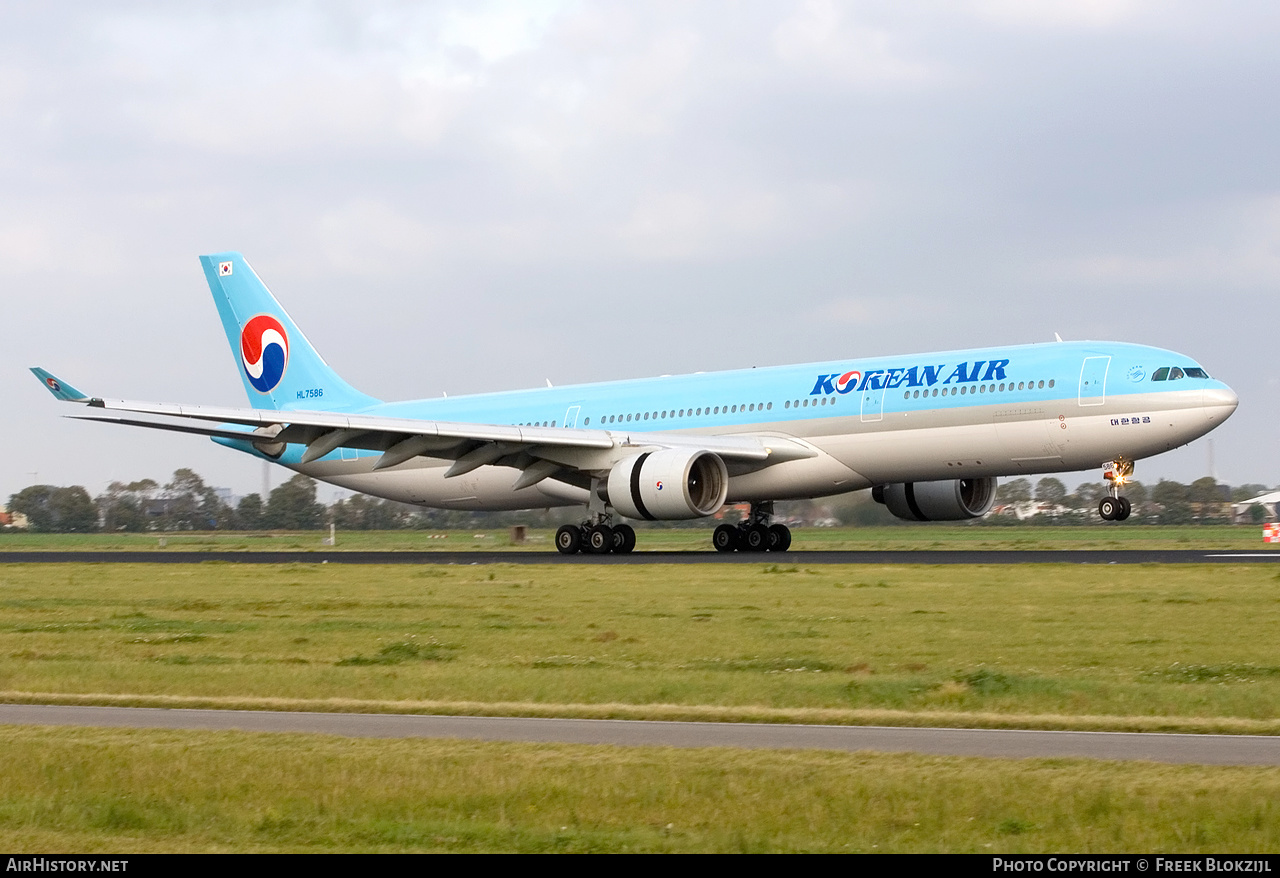 Aircraft Photo of HL7586 | Airbus A330-323 | Korean Air | AirHistory.net #420451